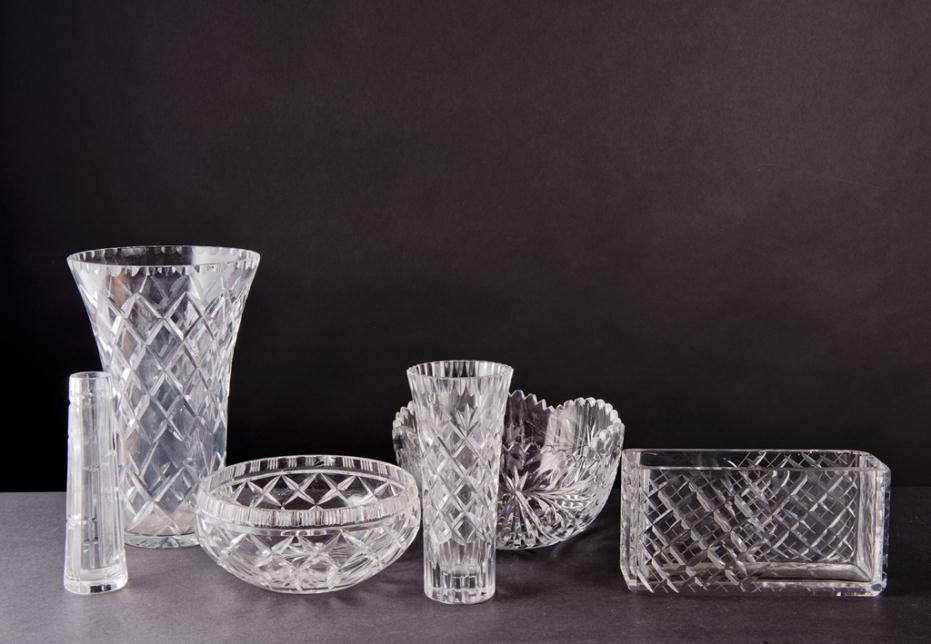 ensemble de vases et coupes en cristal