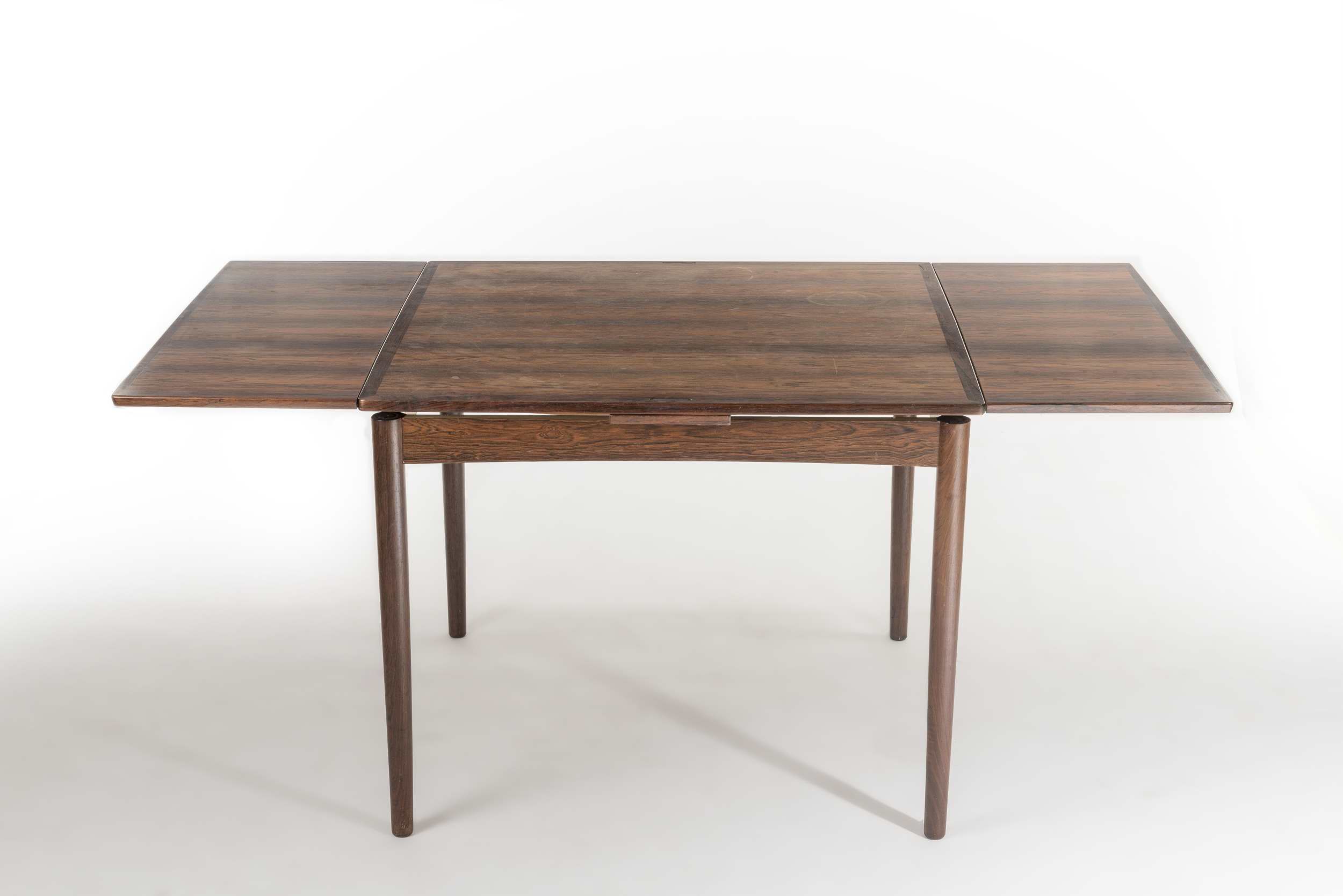 Table carrée en bois de teck design style Scandinave.
